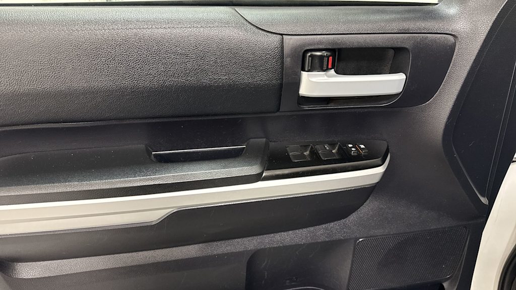 Thumbnail: 2016 Toyota Tundra - 25