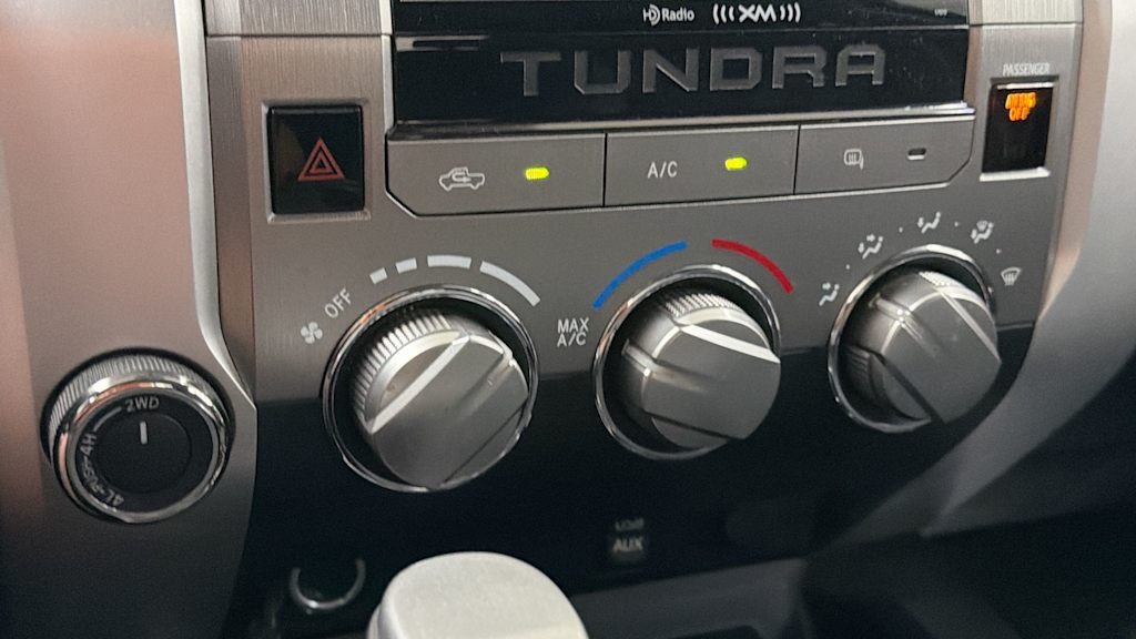 Thumbnail: 2015 Toyota Tundra - 27