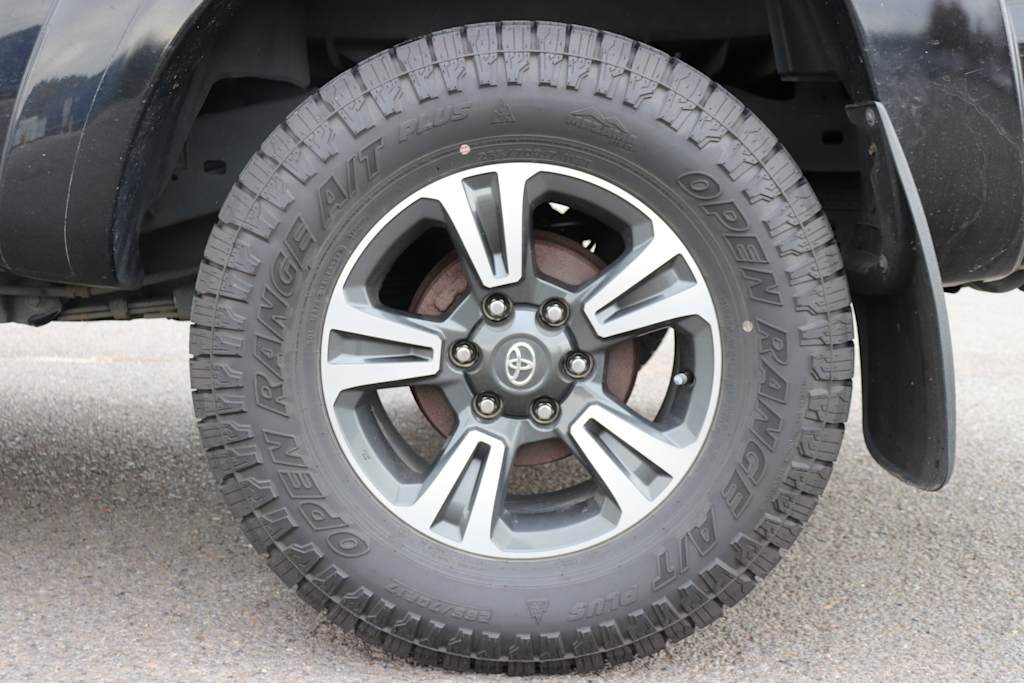 Thumbnail: 2015 Toyota Tacoma - 8