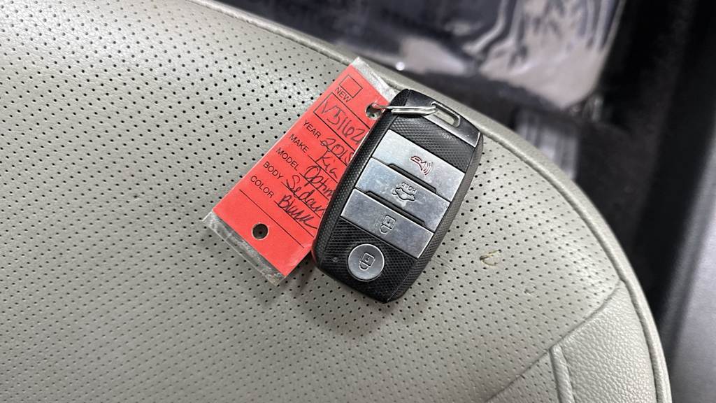 Thumbnail: 2015 Kia Optima - 17