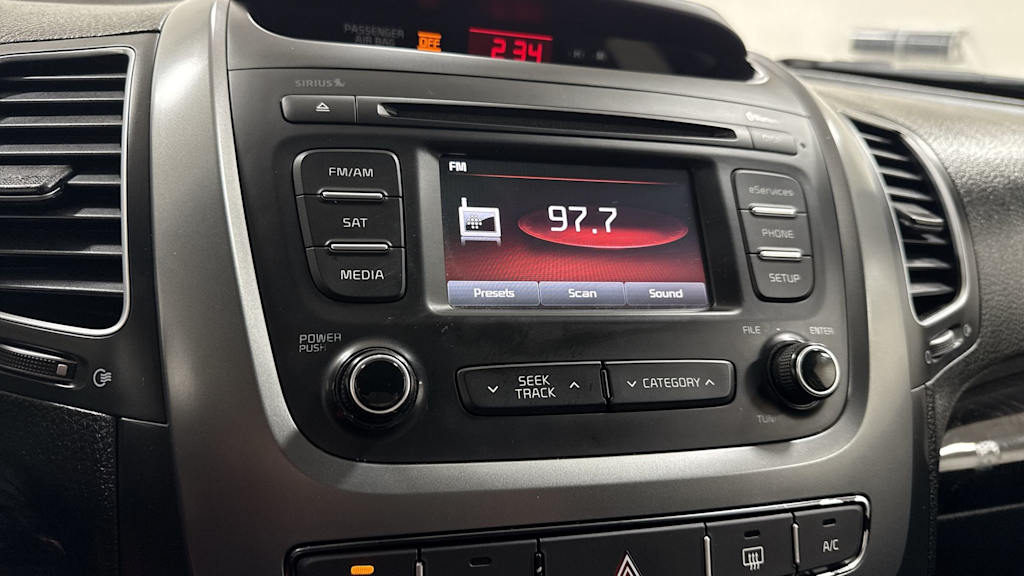 Thumbnail: 2015 Kia Sorento - 15