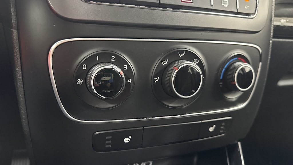 Thumbnail: 2015 Kia Sorento - 28