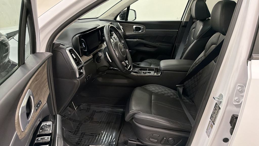 Thumbnail: 2023 Kia Sorento - 11