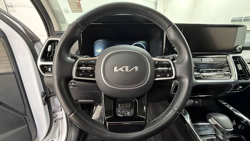 Thumbnail: 2023 Kia Sorento - 10