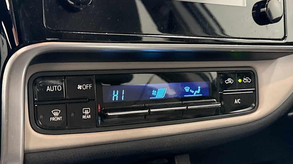 2017 Toyota Corolla LE Eco 28