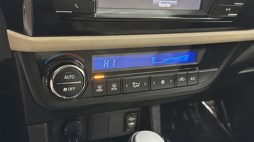 Thumbnail: 2014 Toyota Corolla - 27