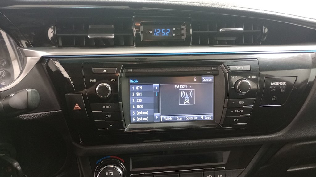 2016 Toyota Corolla LE 14