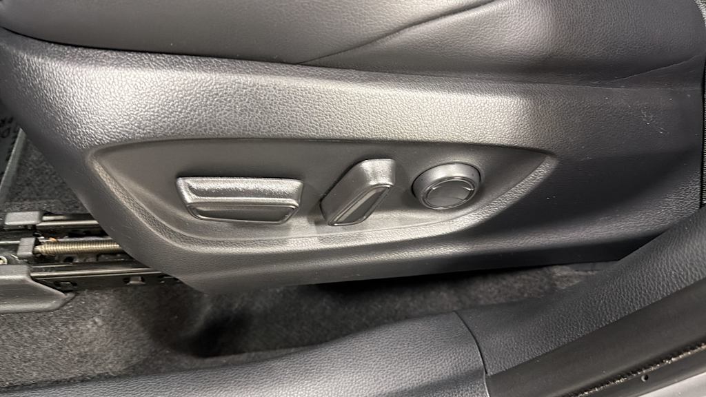 Thumbnail: 2024 Toyota Corolla Cross - 24