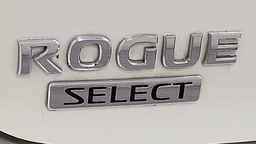 2015 Nissan Rogue S 29