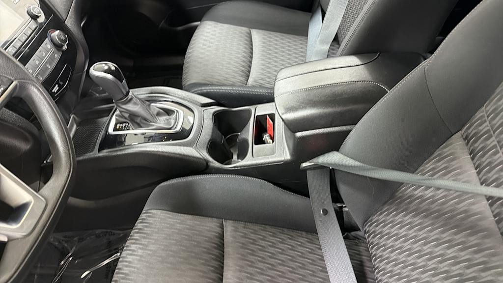 Thumbnail: 2017 Nissan Rogue - 11