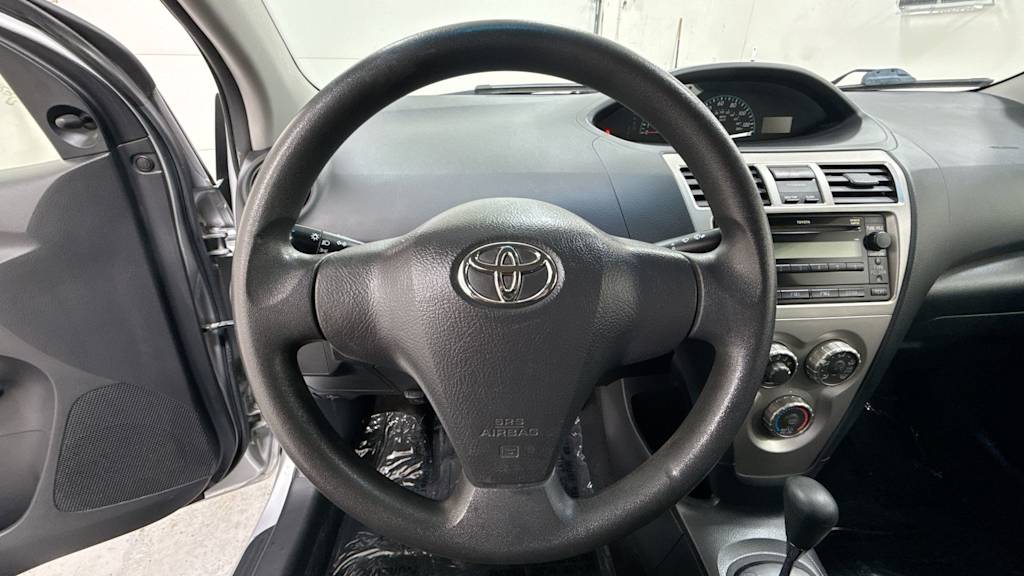 2011 Toyota Yaris  9