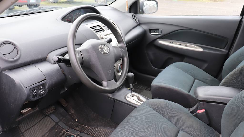 2009 Toyota Yaris Base 2