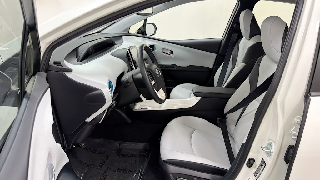 Thumbnail: 2017 Toyota Prius Prime - 10