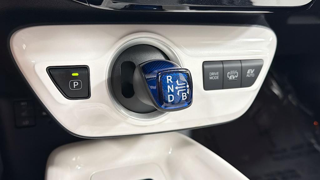 Thumbnail: 2017 Toyota Prius Prime - 28
