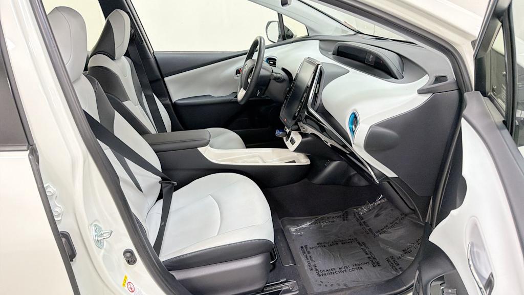 Thumbnail: 2017 Toyota Prius Prime - 31