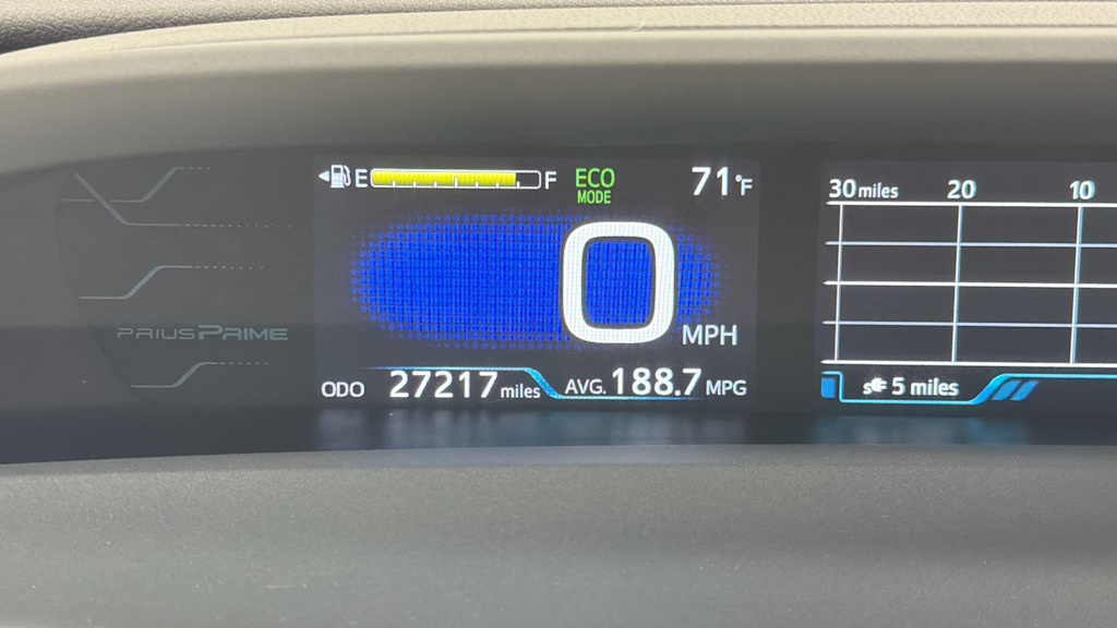 Thumbnail: 2017 Toyota Prius Prime - 15