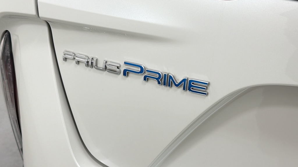 Thumbnail: 2017 Toyota Prius Prime - 30
