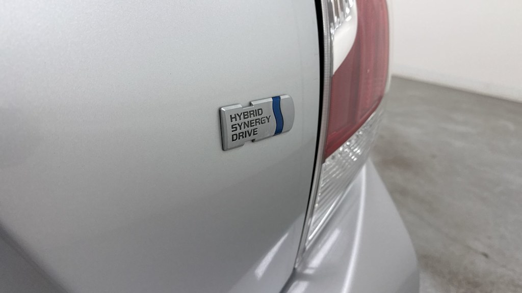 Thumbnail: 2016 Toyota Prius c - 6