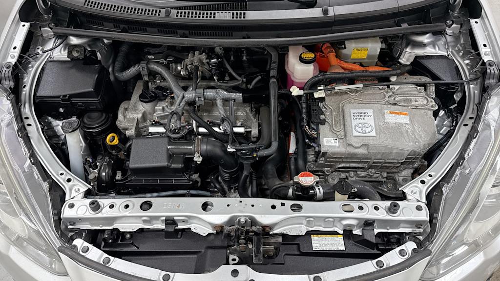 Thumbnail: 2016 Toyota Prius c - 8