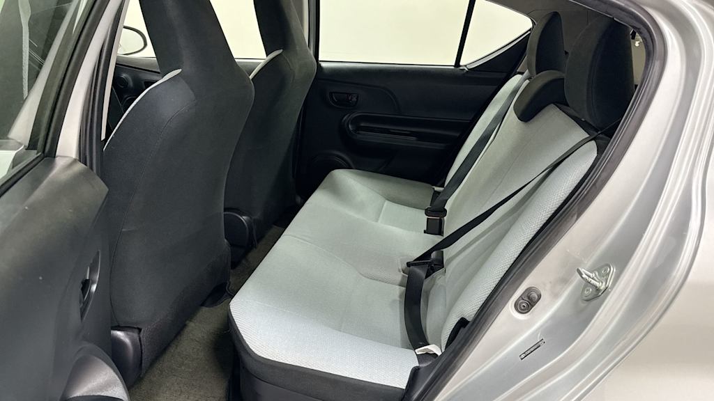 Thumbnail: 2016 Toyota Prius c - 12