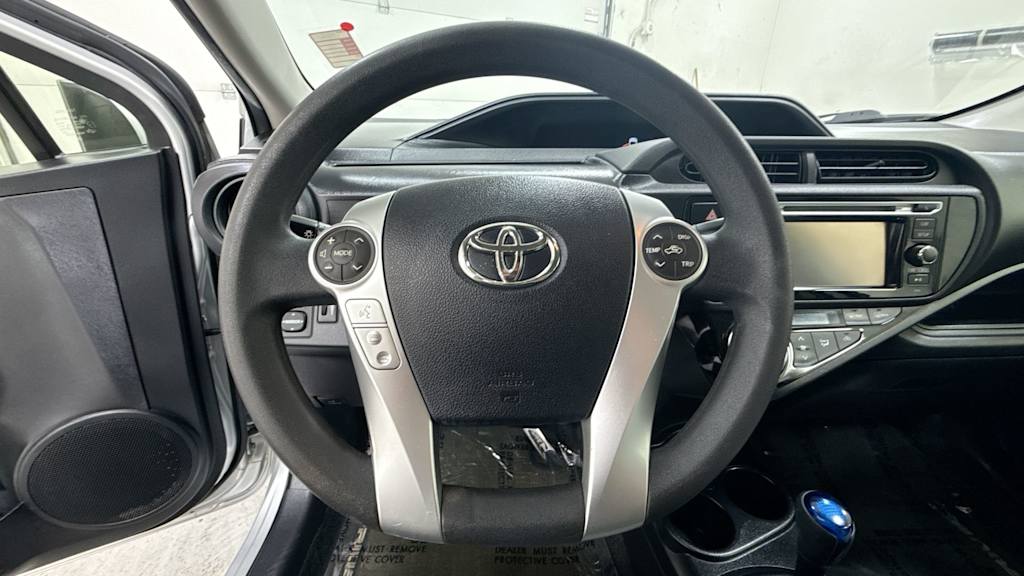 Thumbnail: 2016 Toyota Prius c - 9