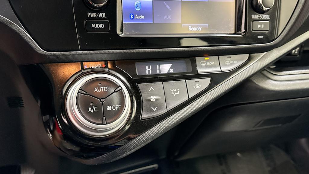 Thumbnail: 2016 Toyota Prius c - 27
