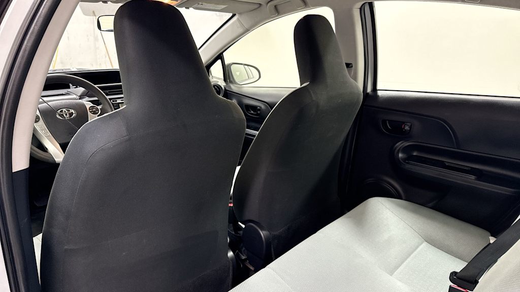 Thumbnail: 2016 Toyota Prius c - 28
