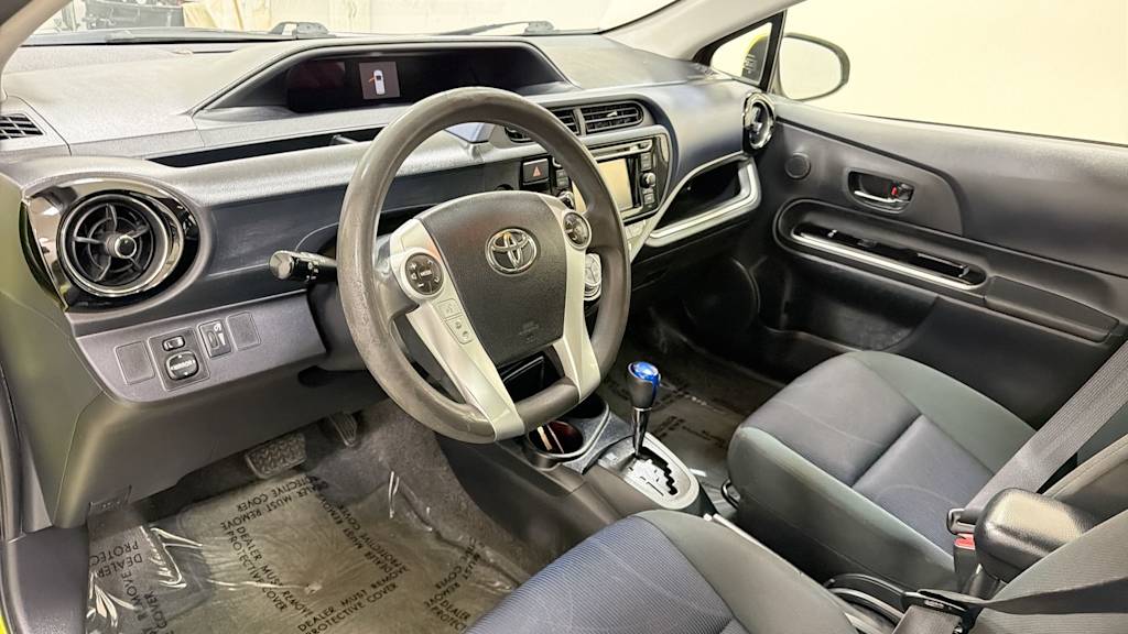 Thumbnail: 2015 Toyota Prius c - 2