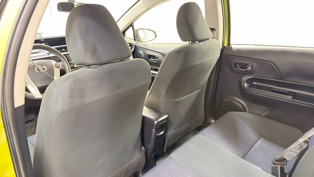 Thumbnail: 2015 Toyota Prius c - 26
