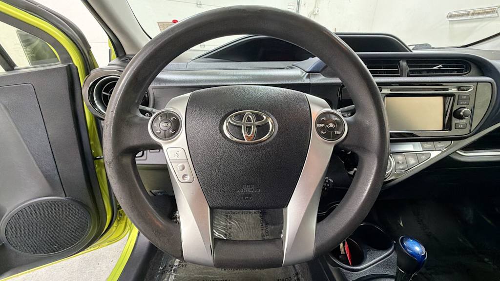 Thumbnail: 2015 Toyota Prius c - 8