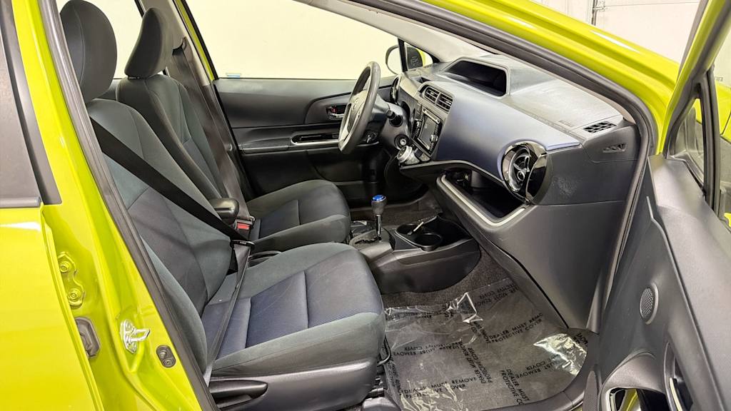 Thumbnail: 2015 Toyota Prius c - 27