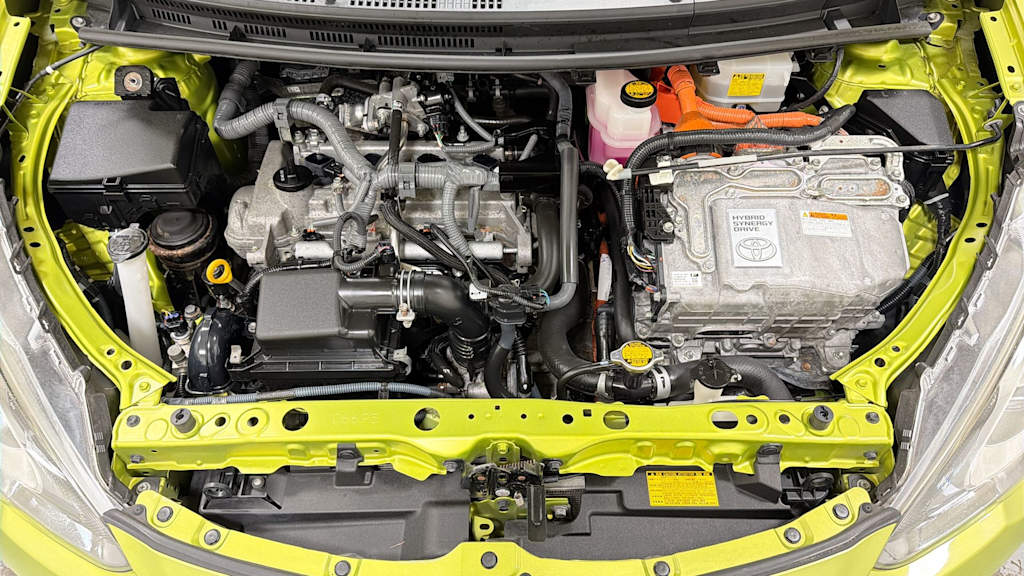 Thumbnail: 2015 Toyota Prius c - 7