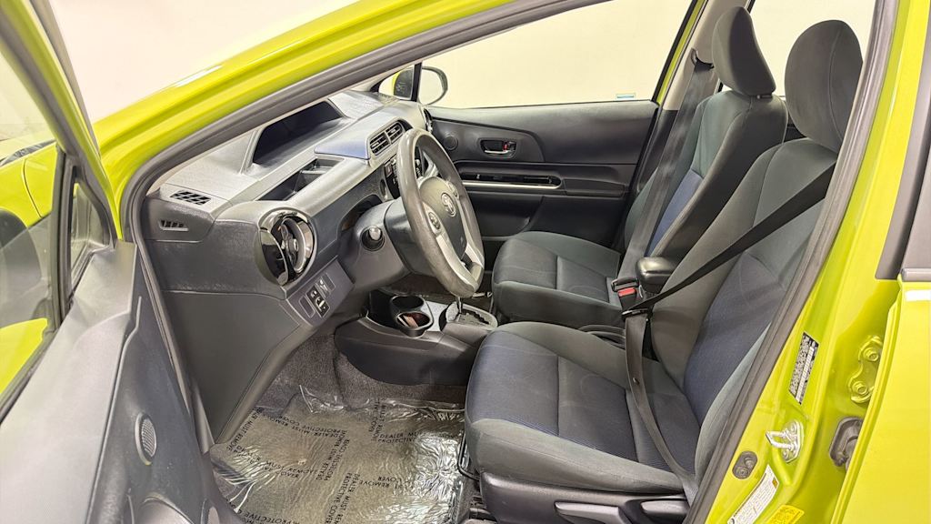 Thumbnail: 2015 Toyota Prius c - 9
