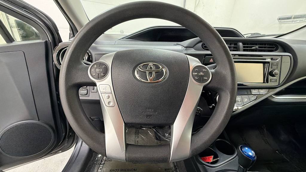 Thumbnail: 2015 Toyota Prius c - 9