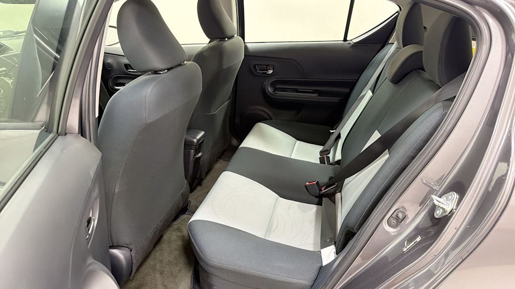 Thumbnail: 2015 Toyota Prius c - 12