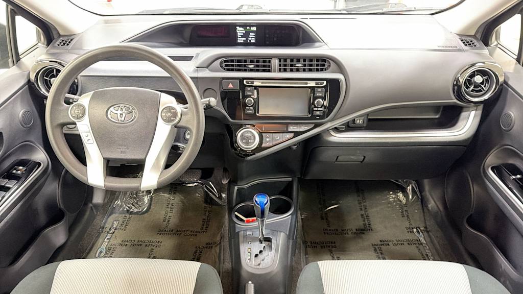 Thumbnail: 2015 Toyota Prius c - 13