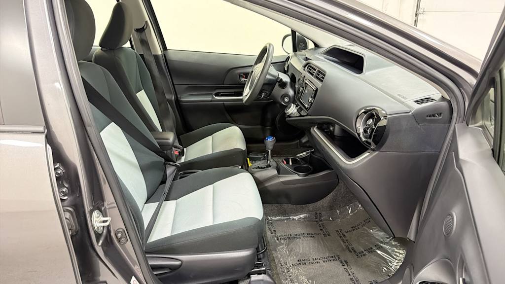 Thumbnail: 2015 Toyota Prius c - 29
