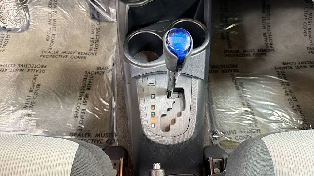 Thumbnail: 2015 Toyota Prius c - 15