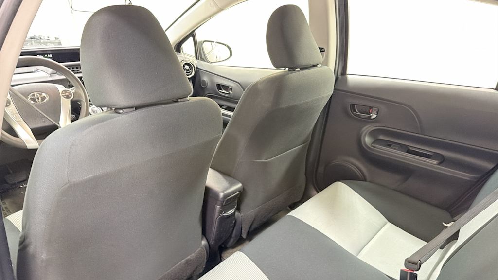 Thumbnail: 2015 Toyota Prius c - 28