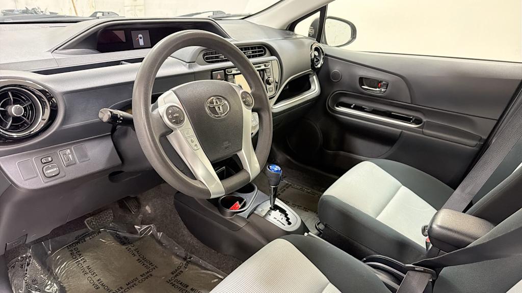 Thumbnail: 2015 Toyota Prius c - 2