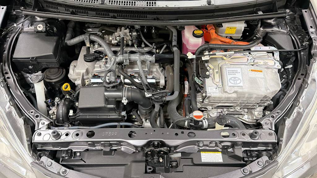 Thumbnail: 2015 Toyota Prius c - 8