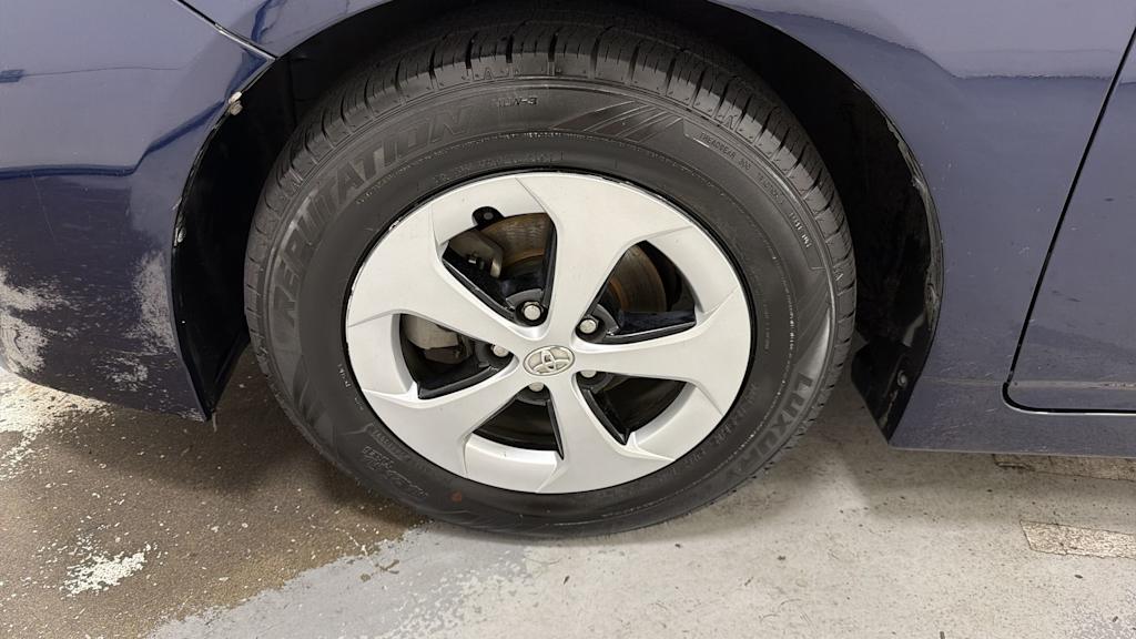 Thumbnail: 2015 Toyota Prius - 7