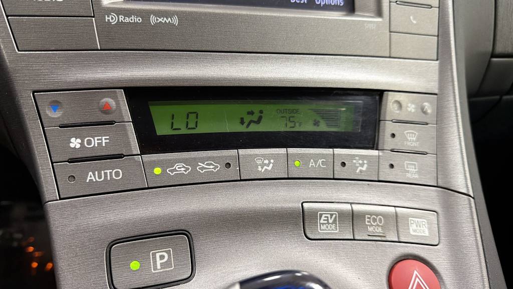 Thumbnail: 2015 Toyota Prius - 29