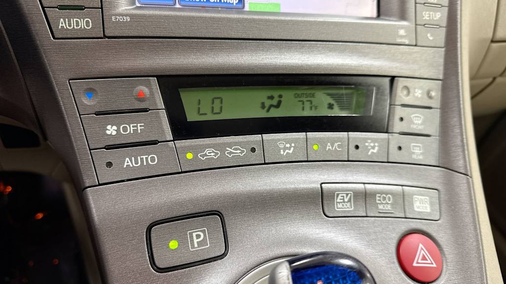 Thumbnail: 2012 Toyota Prius - 28