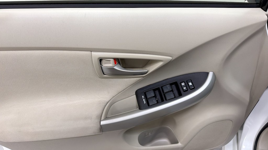 Thumbnail: 2013 Toyota Prius - 24