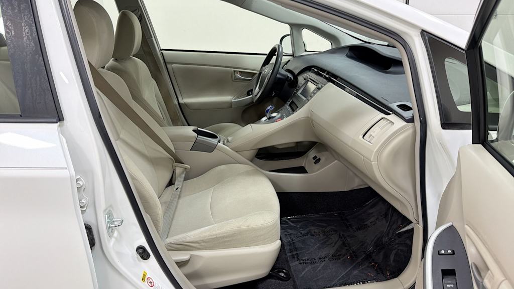 Thumbnail: 2013 Toyota Prius - 31