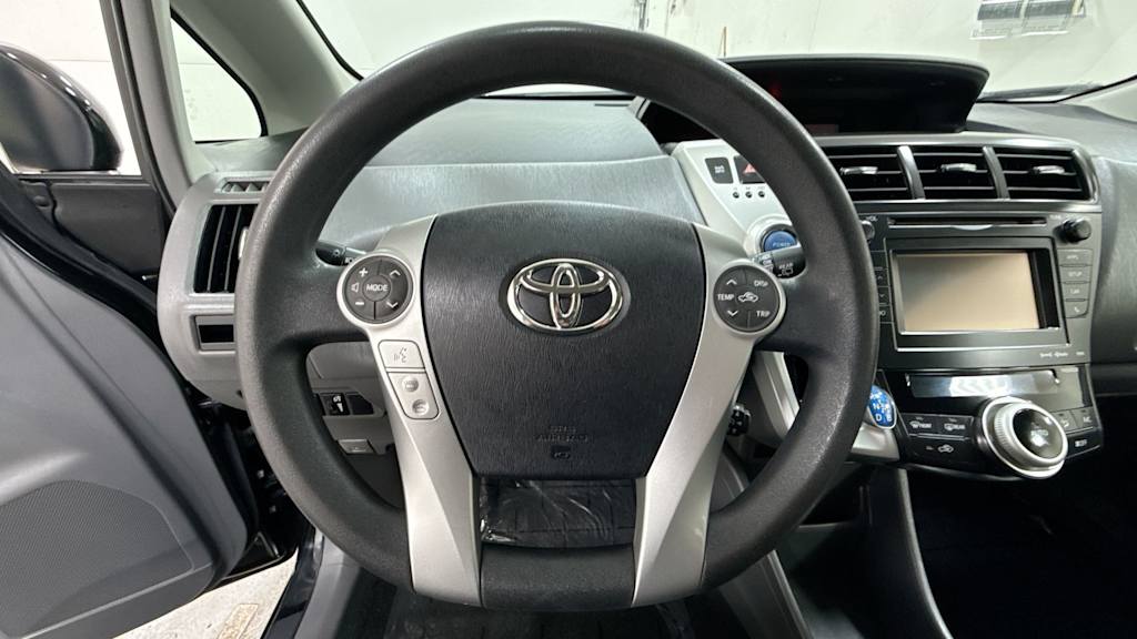 2012 Toyota Prius v Two 8