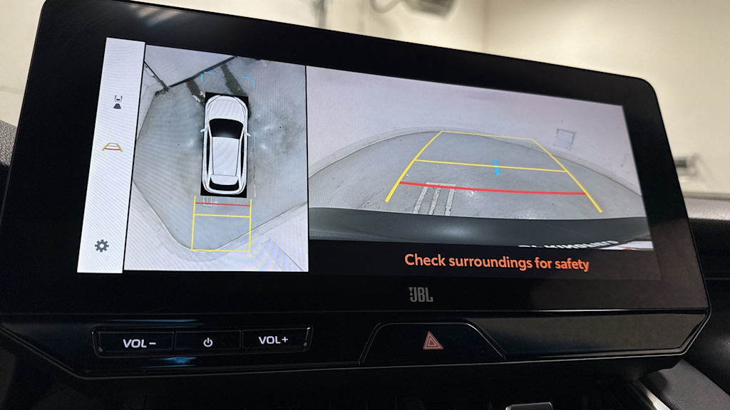 Thumbnail: 2023 Toyota Venza - 27