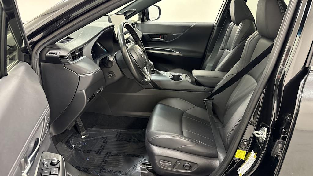 Thumbnail: 2023 Toyota Venza - 11