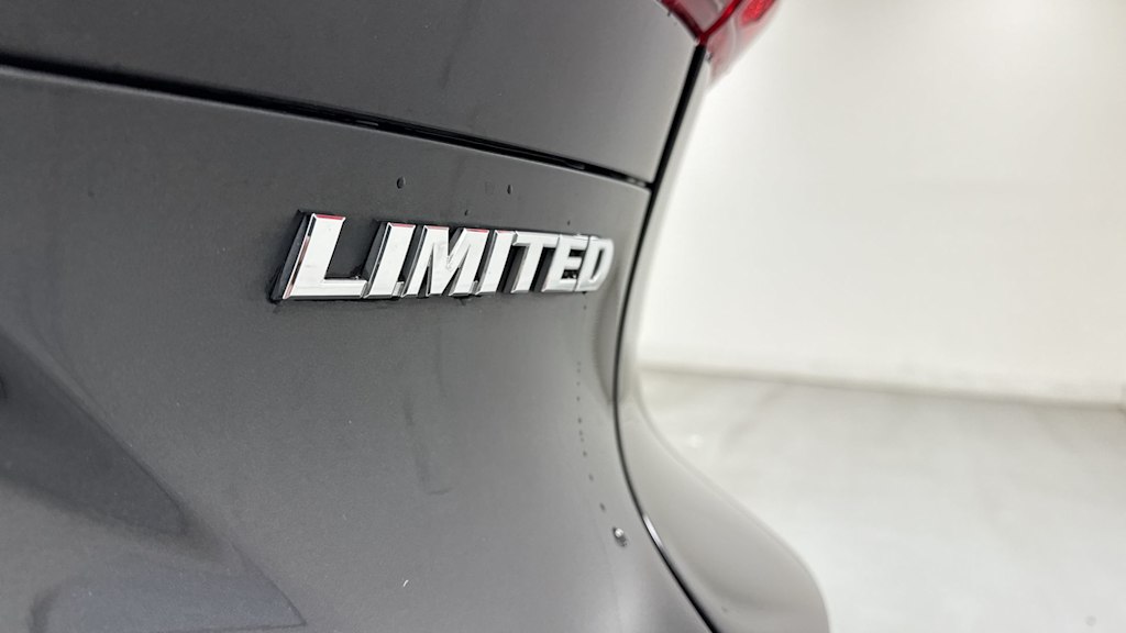 Thumbnail: 2023 Toyota Venza - 7